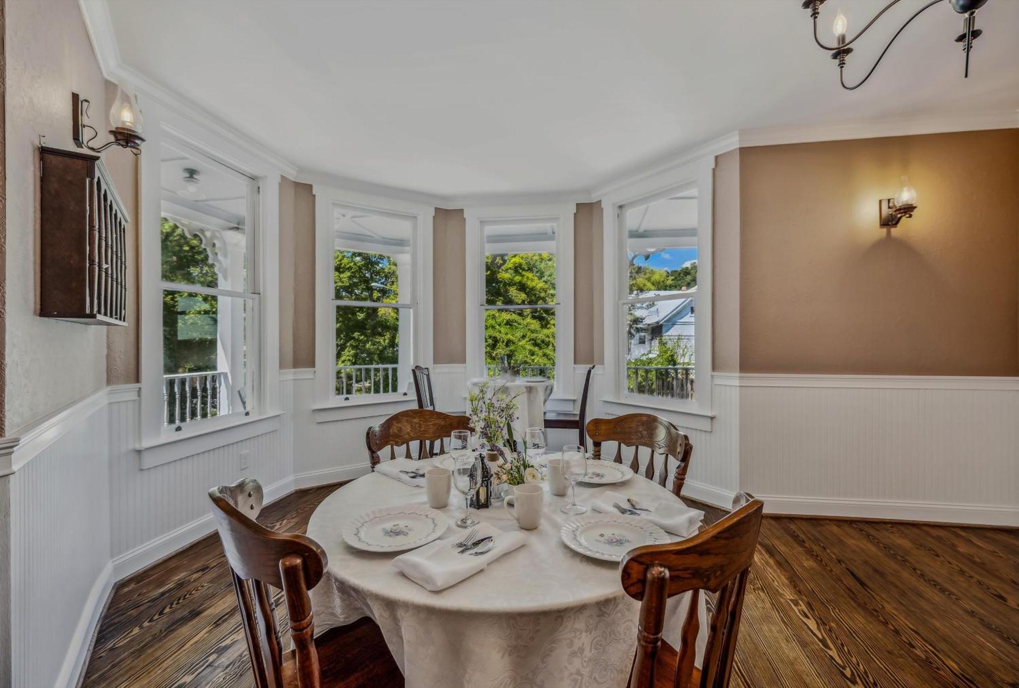 The Grand Castalian Inn Bed And Breakfast Berkeley Springs Eksteriør bilde